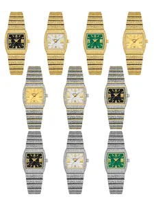 Vue de détail de montre femme carrée diamant de luxe, chiffres romains, bracelet texturé.