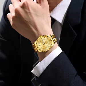 Yalalusi Herren Business Quarzuhr mit goldenem großen Zifferblatt und Kalender Anzeige.