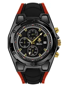 Vista detallada del reloj deportivo de cuarzo para hombre con agujas doradas y correa de goma.