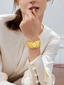 Elegante reloj de pulsera de oro ancho para mujer con esfera ovalada estilo vintage de lujo