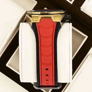 Reloj deportivo de cuarzo para hombre con correa de silicona roja negra y caja dorada estilo.