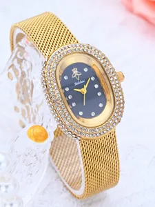 Elegante reloj Yalalusi de mujer con diamantes esfera ovalada y correa dorada malla.