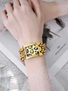 Goldene quadratische Quarzuhr mit Diamant-Leopardenzifferblatt und Doppelkette für Damen.