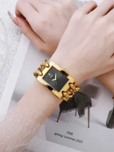 Modische Damen Quarz Armbanduhr mit goldenem quadratischem Zifferblatt und Metall Kette.