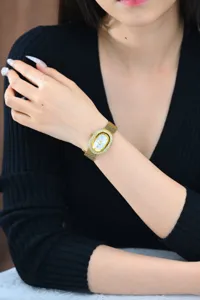 Elegante reloj mujer ovalado dorado estrás con correa malla, reloj cuarzo lujo.