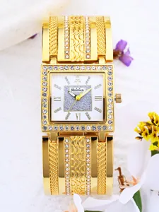 Luxus goldene quadratische Strass Damenuhr mit glitzerndem Zifferblatt und Metallarmband.