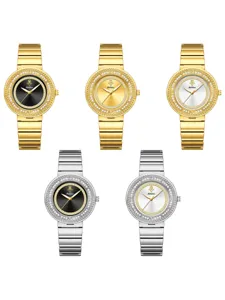 Montre quartz femme de luxe avec lunette en cristal et bracelet métal multicolore.