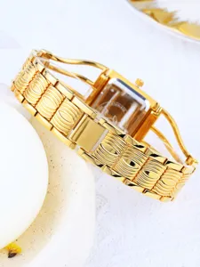 Reloj de pulsera para mujer dorado con correa de jaula única y esfera rectangular elegante