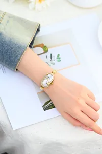 Reloj de mujer acero strass pequena esfera ovalada dorada vintage elegante moda chic