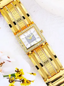 Luxus goldene Strass quadratische Damenuhr mit glitzerndem Diamantarmband und elegantem Zifferblatt.