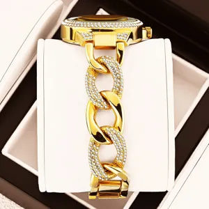 Elegante reloj de cuarzo dorado para mujer con correa de cadena de diamantes y estilo lujoso.