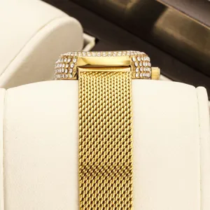 Lujoso reloj dorado para mujer con brillantes diamantes de imitacion y malla elegante.
