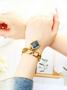Reloj de pulsera cuadrado de lujo para mujer con correa de cadena hueca, elegante reloj colgante.