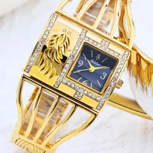 Reloj pulsera rígido dorado con estrases para mujer, vista principal con esfera cuadrada.