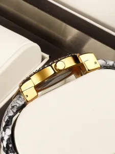 Reloj mujer oro estrás correa serpiente cuarzo detalle vista accesorio elegante