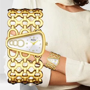Gouden dames quartz horloge met unieke driehoekige wijzerplaat en ketting armband.
