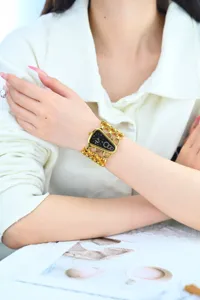 Luxe dames gouden ketting quartz horloge met unieke driehoekige wijzerplaat stijlvol