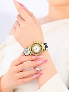 Reloj de cuarzo para mujer Yalalusi con bisel de diamantes de imitación correa de serpiente