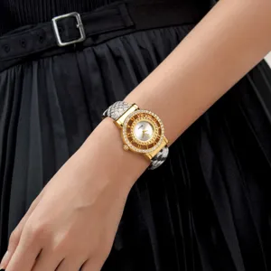 Reloj de cuarzo mujer Yalalusi con esfera calada, bisel de estrás y correa de serpiente.