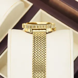 Reloj de cuarzo dorado de lujo para mujer con pulsera de malla y diseño retro elegante.
