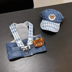 Conjunto de arnés y sombrero de mezclilla para mascotas con malla a cuadros para perros y gatos.