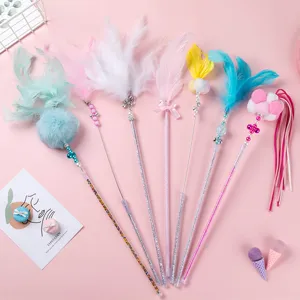 Jouet Interactif pour Chat Baguette Teaser en Plume avec Cloche et Pompons Colorés Fournitures pour Animaux