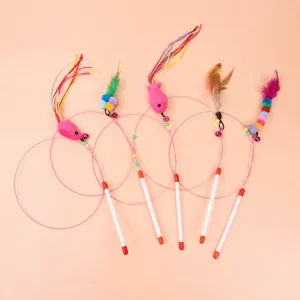 Jouet interactif pour chat baguette teaser avec plumes colorees et clochettes pour chat