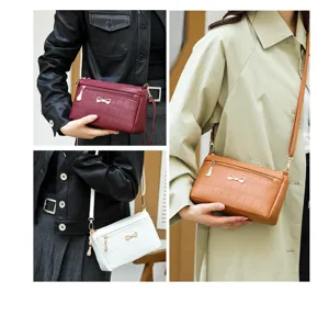 Borsa a tracolla da donna con motivo coccodrillo dettaglio, borsa elegante con fiocco e tasche.