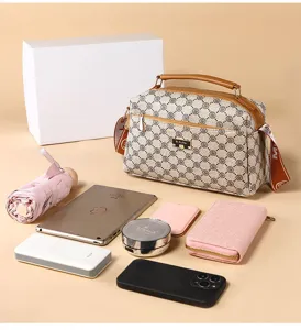 Vue détaillée du sac à bandoulière imprimé pour femme à grande capacité avec poignée.