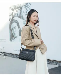 Chic women's quilted crossbody shoulder bag with wide strap for trendy daily street style.