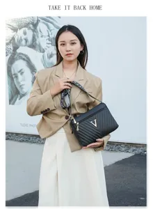 Exquisite black quilted shoulder bag for women, featuring a chic V metal logo and wide strap.