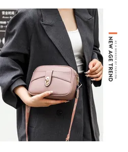 Bolso cruzado de cuero PU rosa para mujer con correa ancha y elegante cierre de metal.