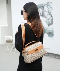 Bolso de hombro retro para mujer, bolso de mano cuadrado vintage para el uso diario.