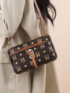 Sac à bandoulière monogramme tendance pour femme, élégant sac marron style quotidien.