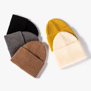 Winter warm solid color knitted beanie hat for men and women, casual thick wool warm cap.