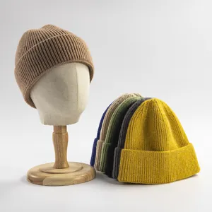 Einfarbige Strickmütze für Damen und Herren, kuschelige warme Rippstrick Beanie im Winter.