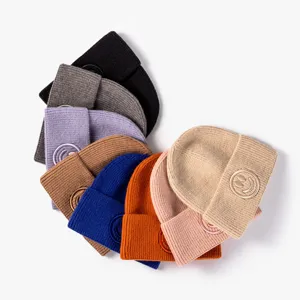 Gorros de punto coloridos para el invierno, gorros cálidos y suaves con bordado de sonrisa.