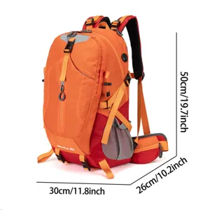 Detailansicht des großen Outdoor-Wanderrucksacks in Orange und Rot mit Maßangaben.