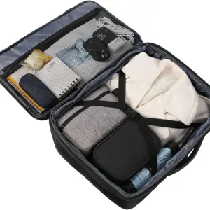 Großer Reise-Rucksack mit vielen Fächern, wasserdichtes Design für Geschäftsreisen perfekt.