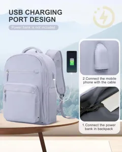 Detailansicht des helllila Reise-Rucksacks mit externem USB-Ladeanschluss und Kabel.