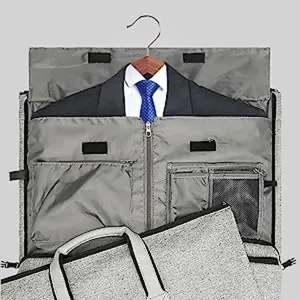 Detailansicht der Reisesack-Anzugtasche, faltbarer Business-Kleidersack mit grossem Stauraum.