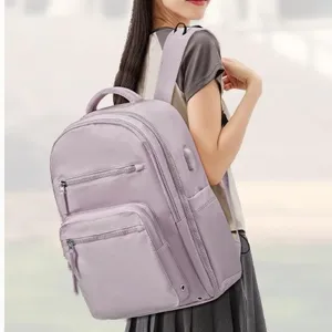 Große Reise-Rucksack für Damen, stilvolle Laptop-Schultasche mit vielen Fächern in helllila.