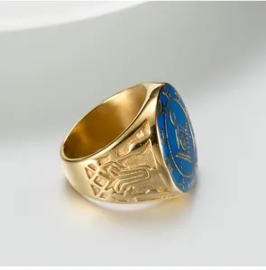 Anillo de sello masónico de acero inoxidable dorado para hombre con esmalte azul.