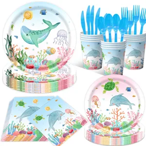 Unterwasserwelt Partygeschirr Detail mit niedlichen Wal Papptellern Bechern und Servietten.