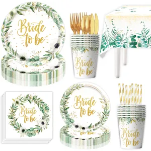 Braut Party Geschirr Set mit Eukalyptusblättern, Papiertellern, Bechern und Servietten.