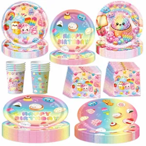 Set di stoviglie per festa di compleanno con piatti di carta bicchieri e tovaglioli.