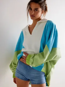 Kleurrijk oversize trui met reverskraag en V-hals, modieuze herfst retro top voor vrouwen.