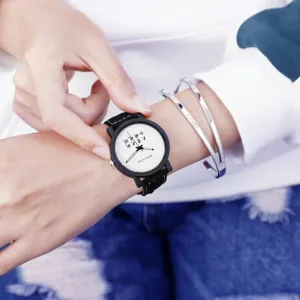 Koreaanse stijl mode student quartz horloge met grote wijzerplaat en lederen armband.