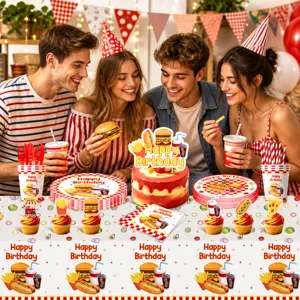 Detailansicht des Fast-Food-Burger- und Hotdog-Partygeschirr-Sets für Geburtstagsfeiern.