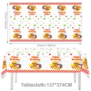 Fastfood Geburtstag Tischdecke Detailansicht mit Maßen 137x274cm und Tischdekoration.